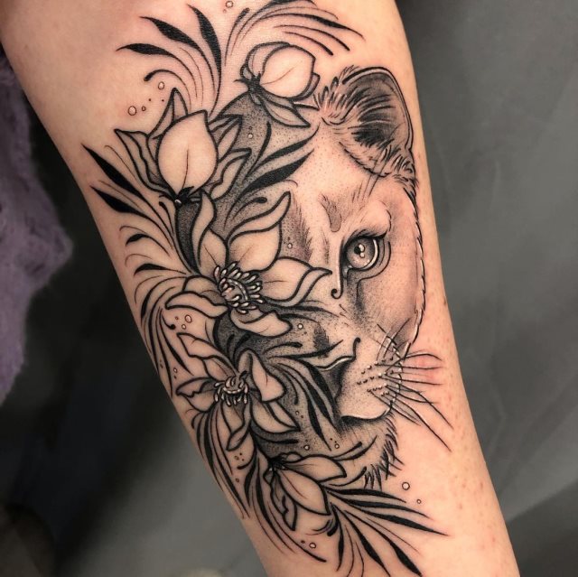 tattoo femenino leona 61