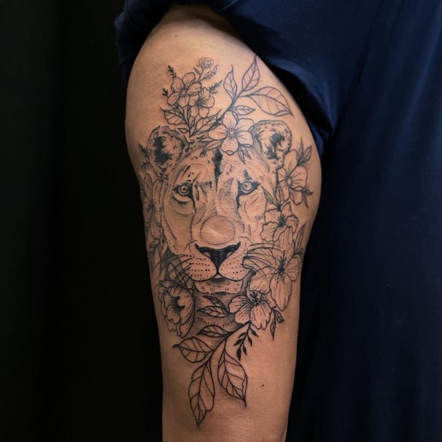 tattoo femenino leona 62
