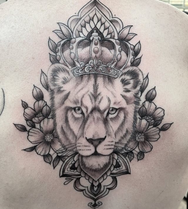 tattoo femenino leona 65