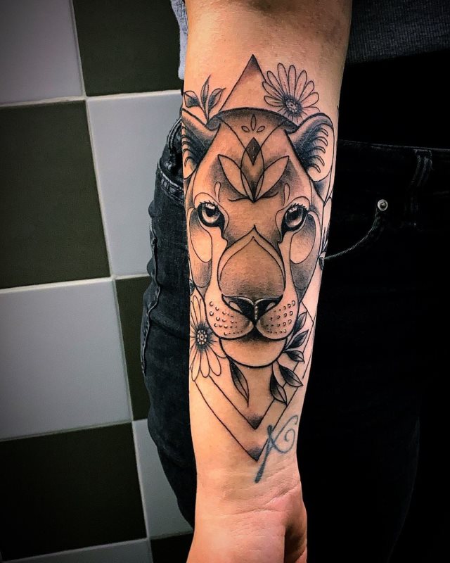 tattoo femenino leona 71