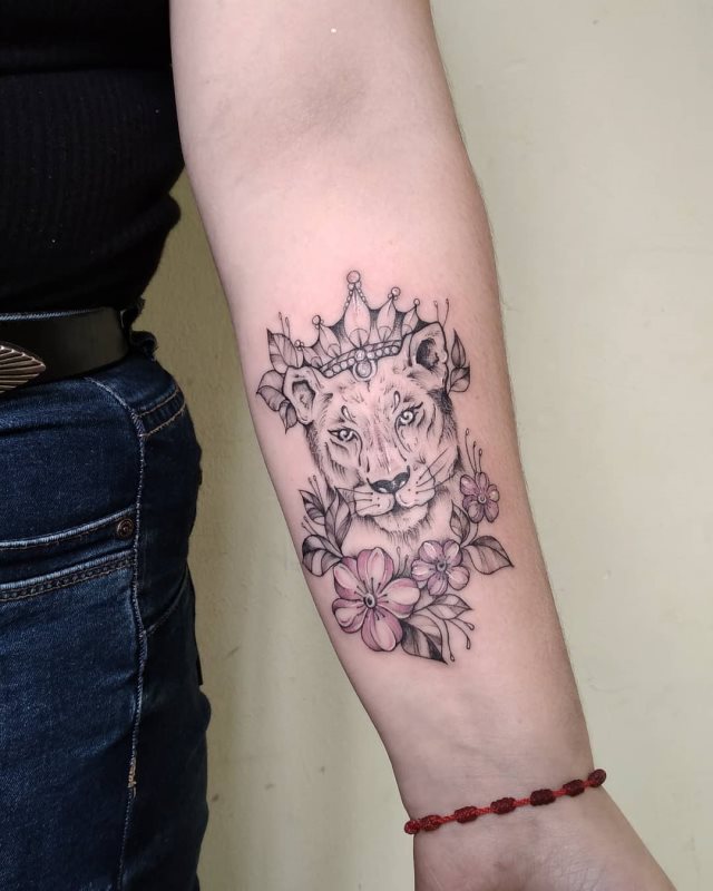 tattoo femenino leona 73