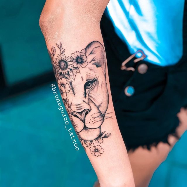 tattoo femenino leona 75