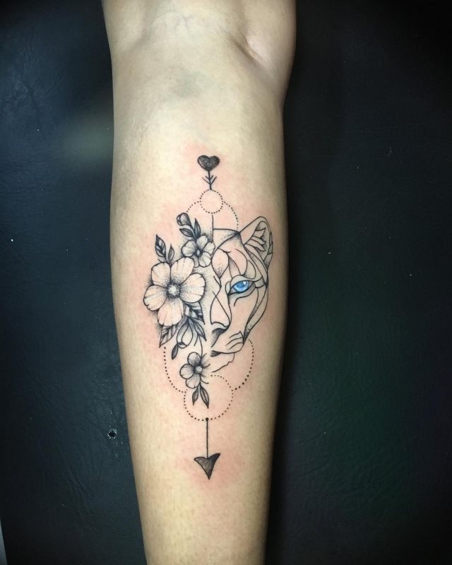 tattoo femenino leona 76