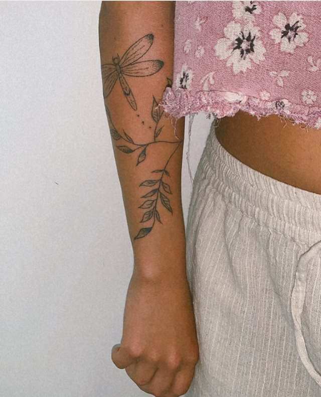 tattoo femenino libelula 07