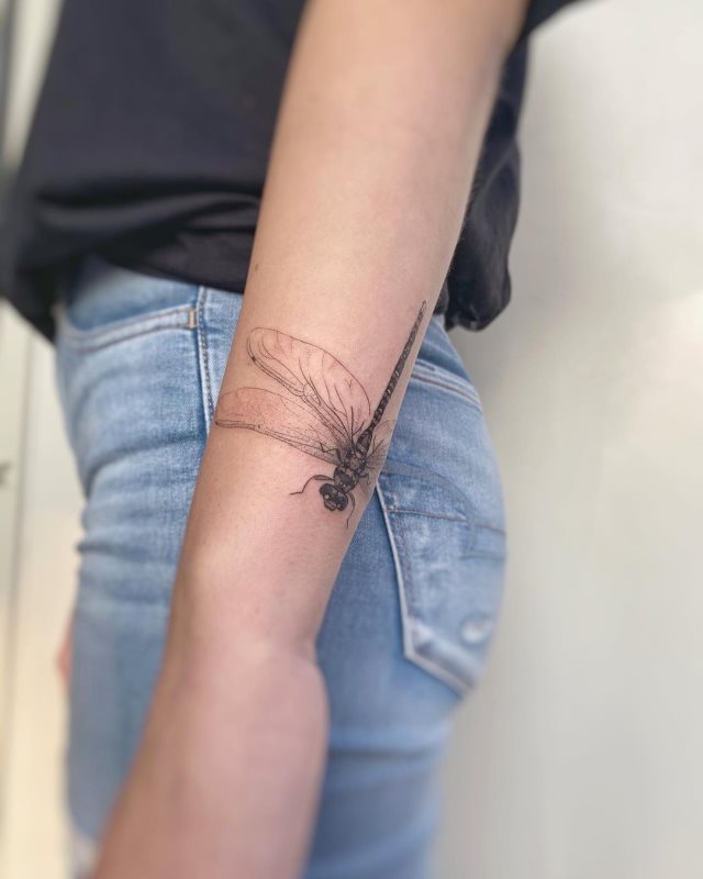 tattoo femenino libelula 12