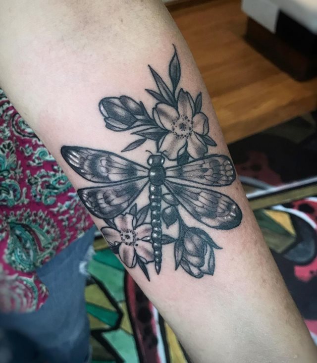 tattoo femenino libelula 15