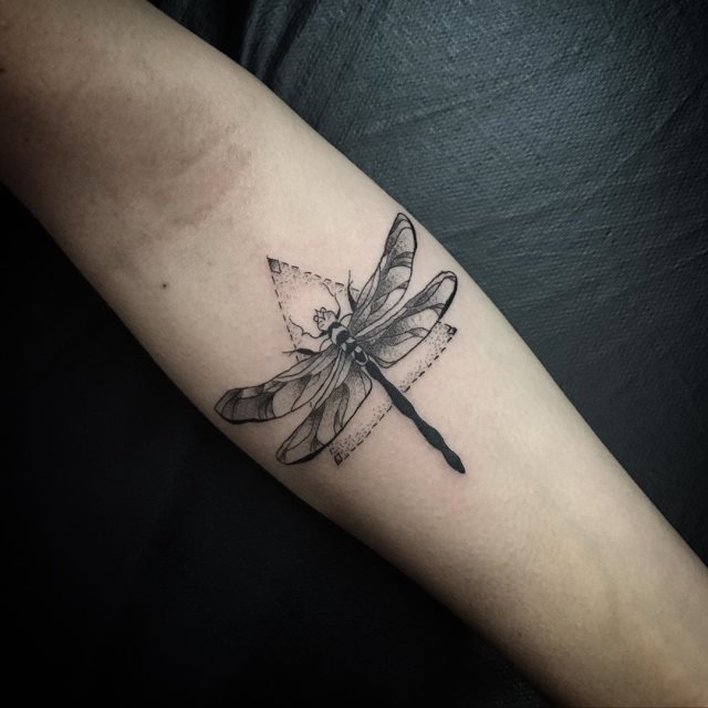 tattoo femenino libelula 23