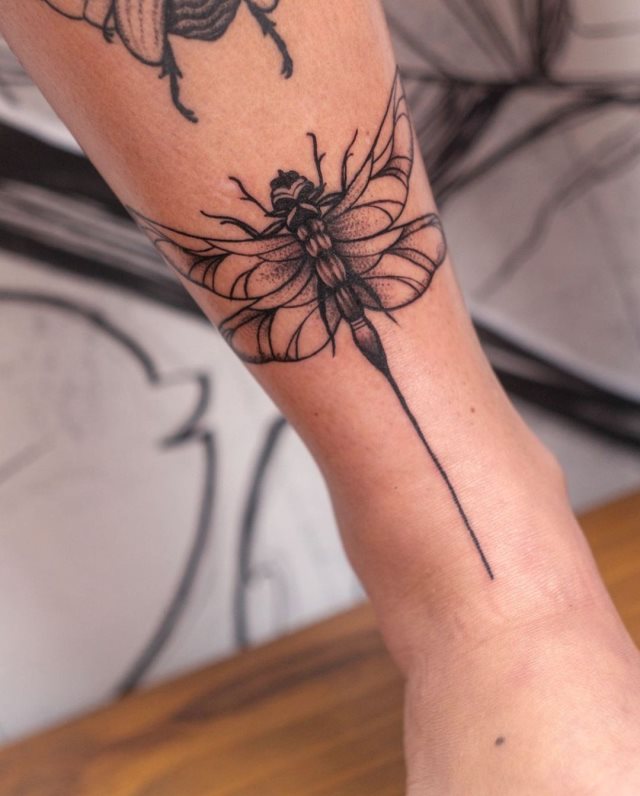 tattoo femenino libelula 29