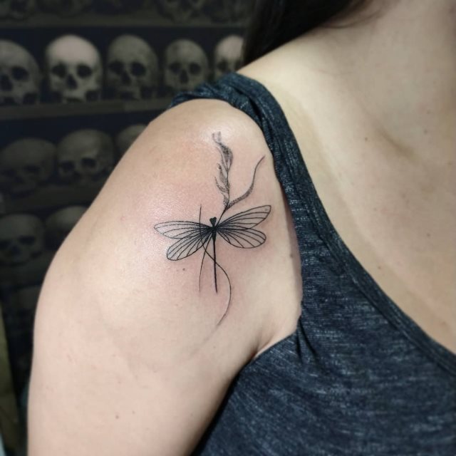 tattoo femenino libelula 31