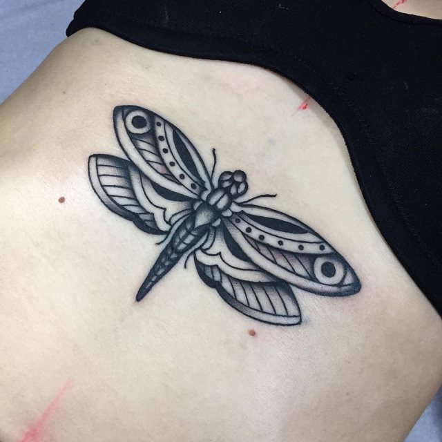 tattoo femenino libelula 34