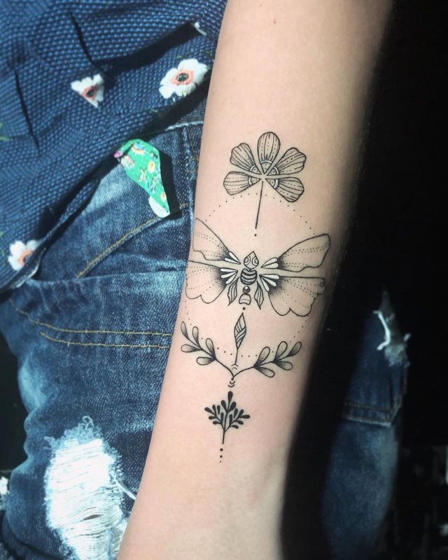 tattoo femenino libelula 37