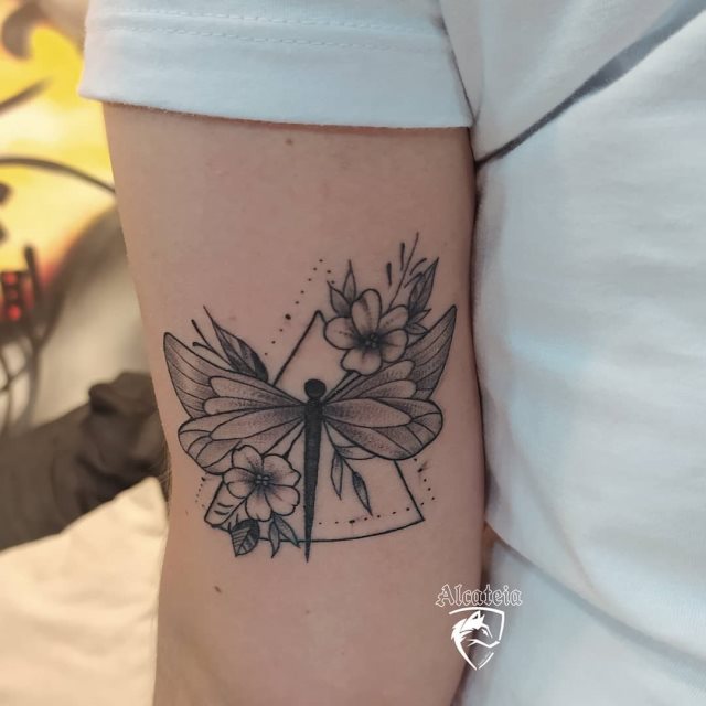 tattoo femenino libelula 39