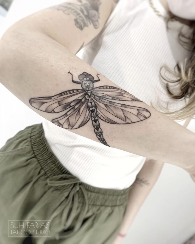 tattoo femenino libelula 41