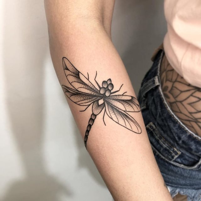 tattoo femenino libelula 43