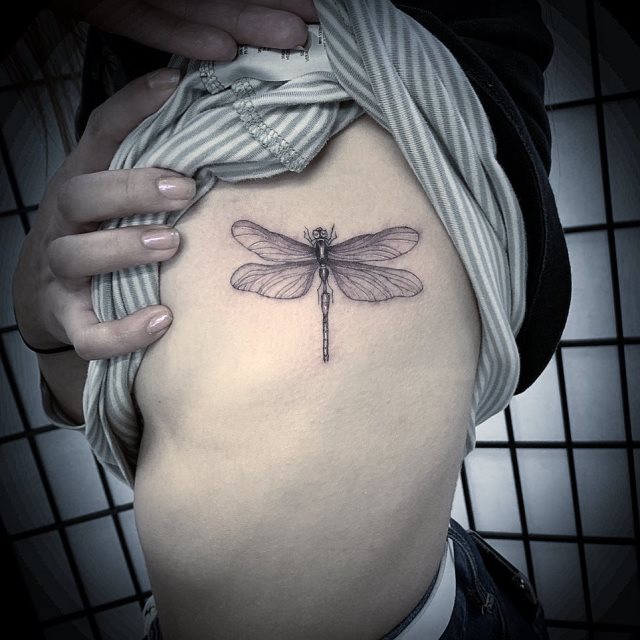 tattoo femenino libelula 46
