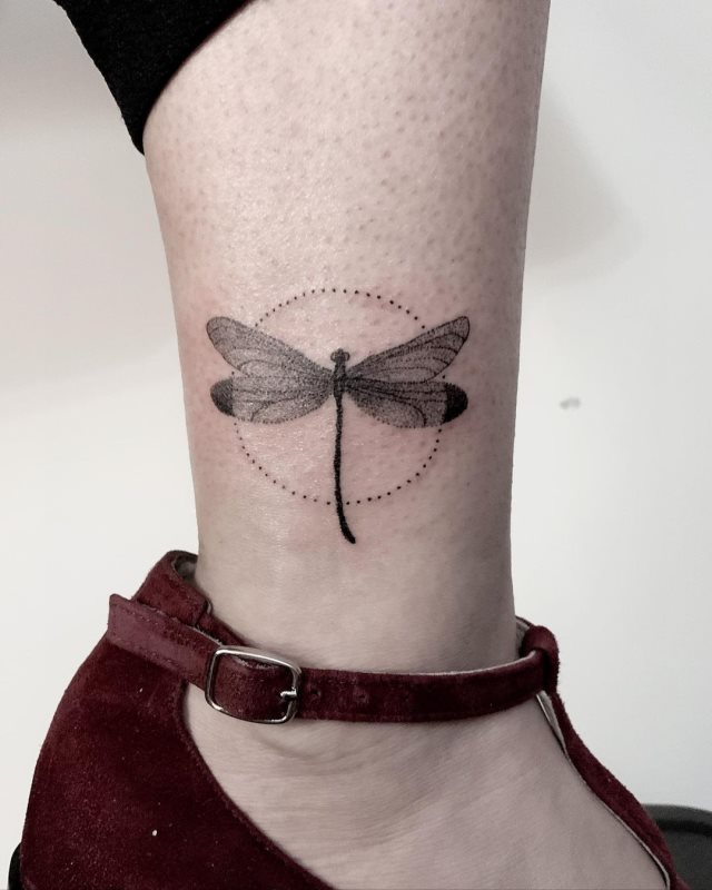 tattoo femenino libelula 47