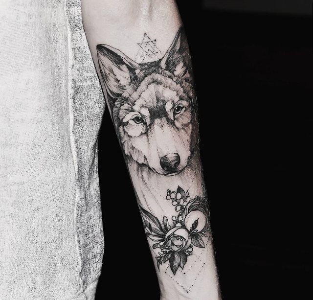 tattoo femenino lobo 44