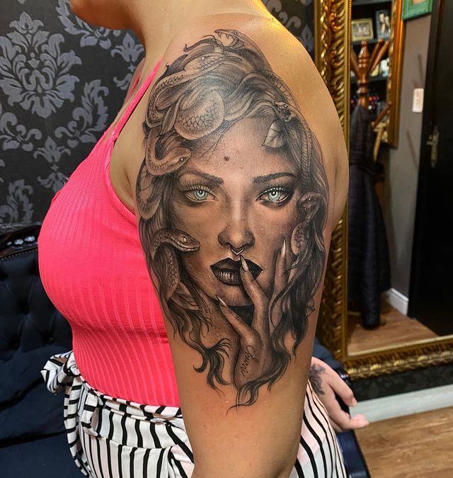 tattoo femenino mitologia griego 13