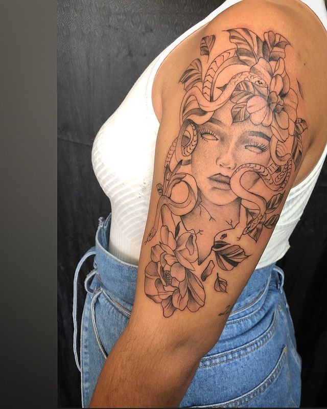 tattoo femenino mitologia griego 15