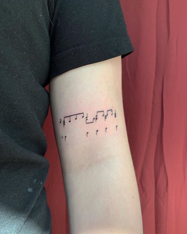 tattoo femenino musical 01