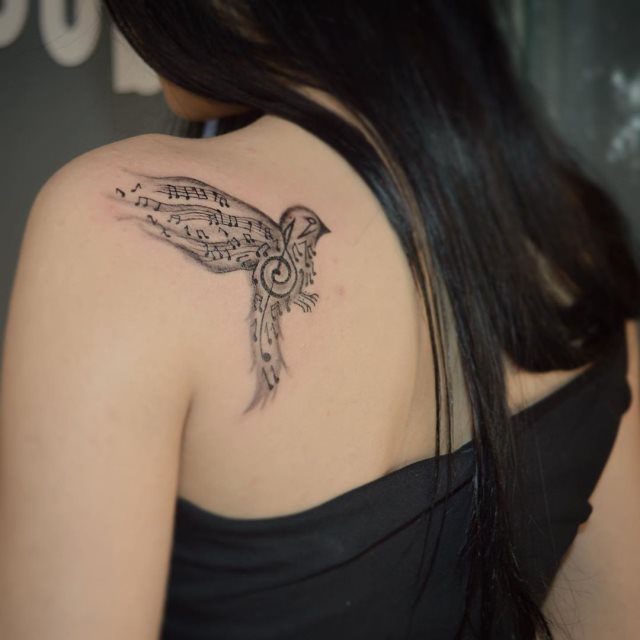 tattoo femenino musical 17