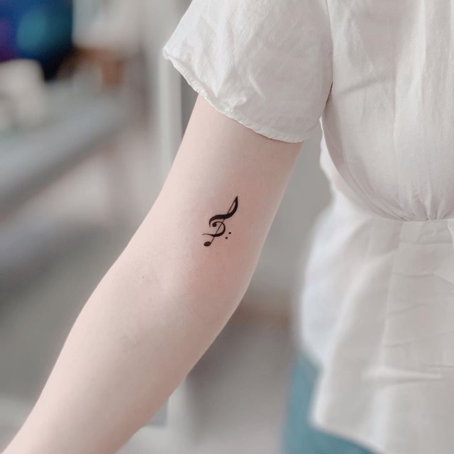 tattoo femenino musical 18