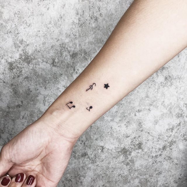 tattoo femenino musical 19