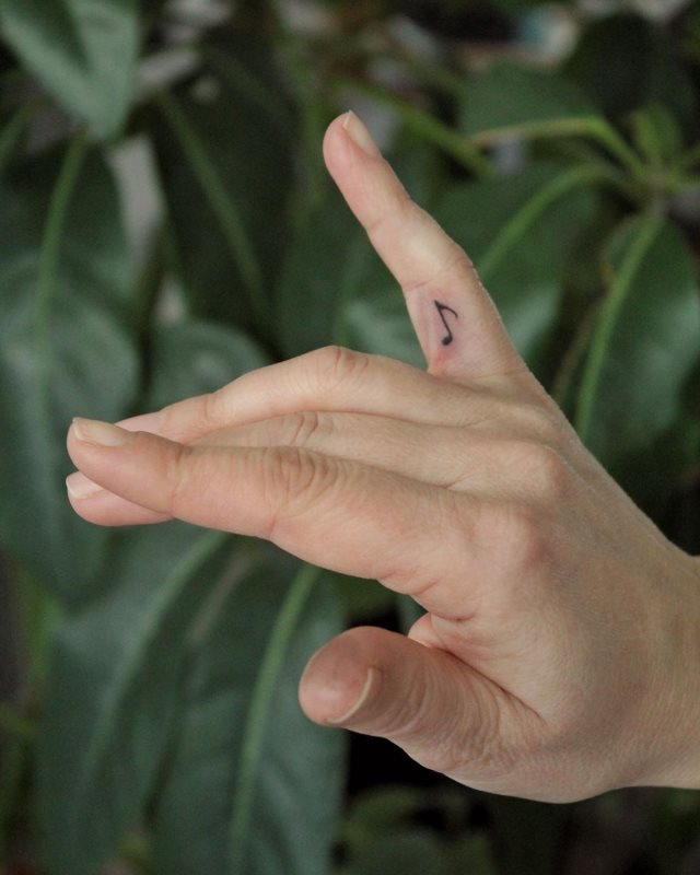 tattoo femenino musical 43