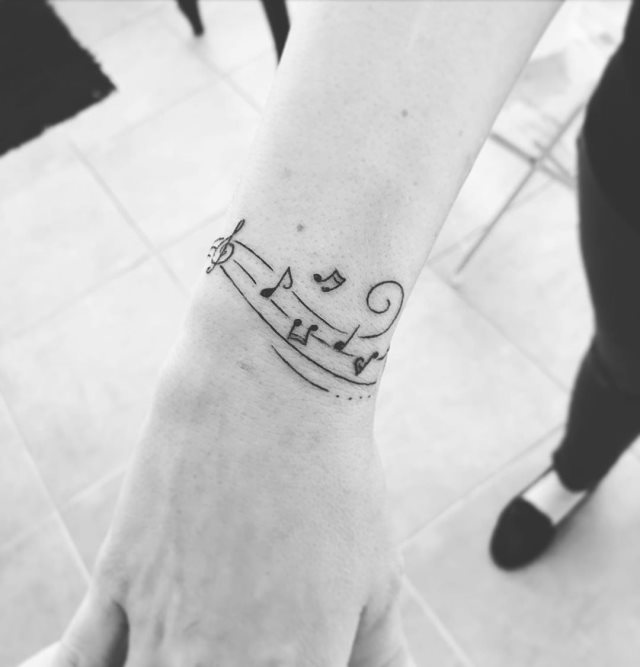 tattoo femenino musical 59