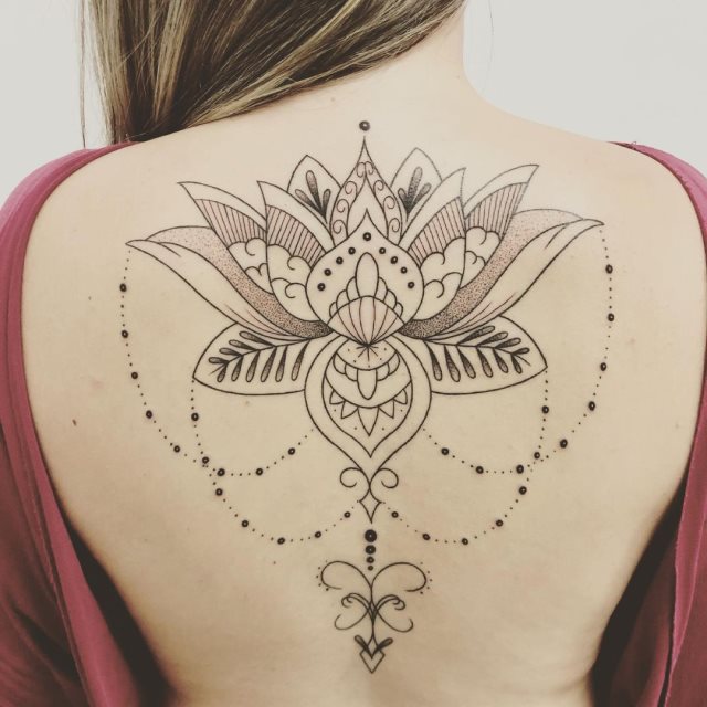 tattoo femenino muy grande 02