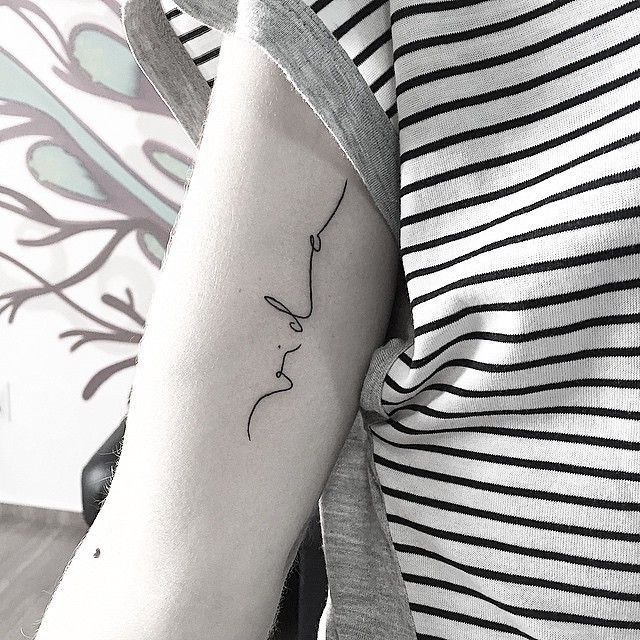 tattoo femenino muy pequeno 11