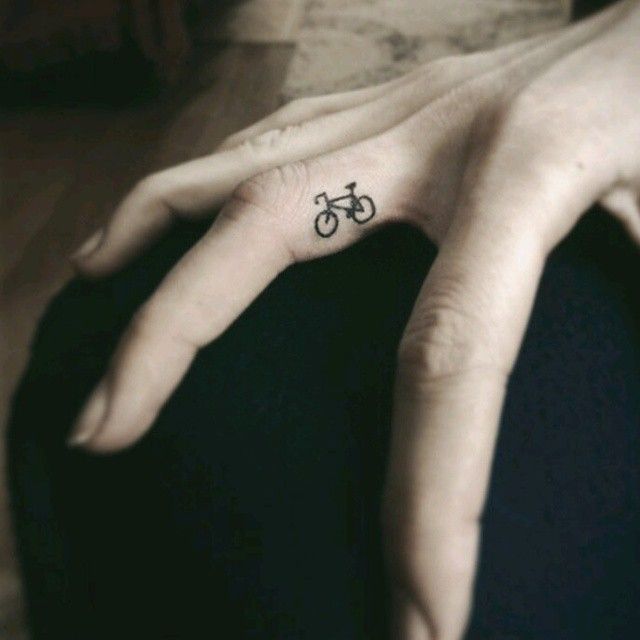 tattoo femenino muy pequeno 12