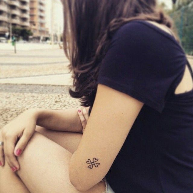 tattoo femenino muy pequeno 14