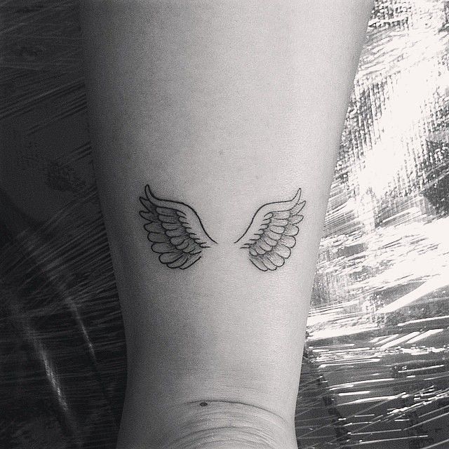 tattoo femenino muy pequeno 18