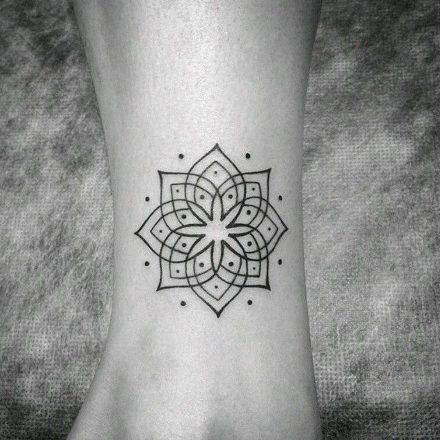 tattoo femenino muy pequeno 20