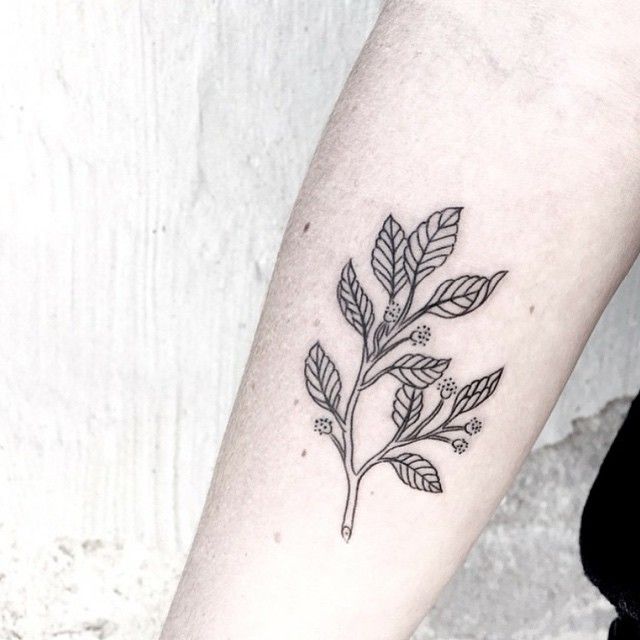 tattoo femenino muy pequeno 21