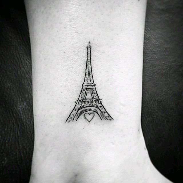 tattoo femenino muy pequeno 25