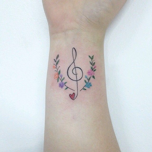 tattoo femenino muy pequeno 26