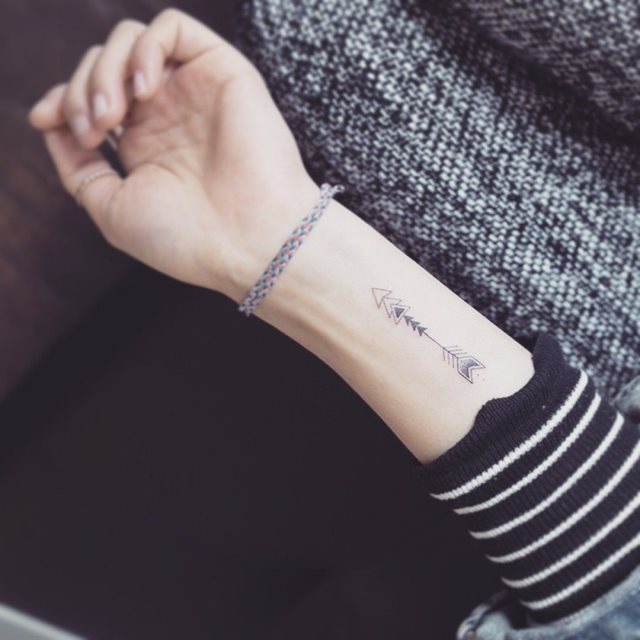 tattoo femenino muy pequeno 34