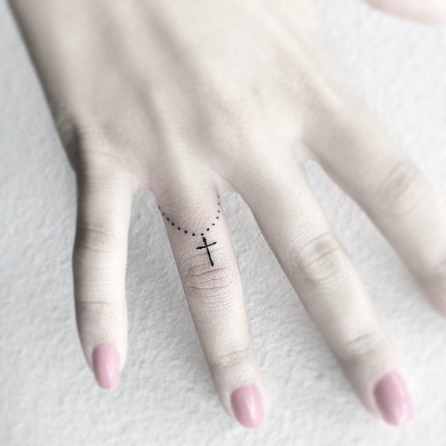 tattoo femenino muy pequeno 41