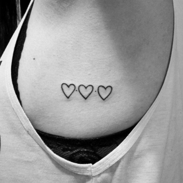 tattoo femenino muy pequeno 49