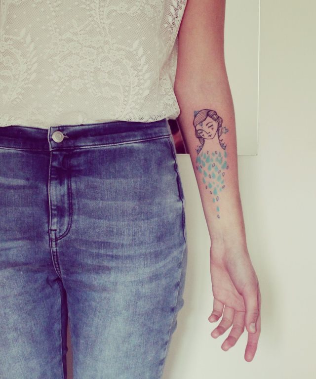 tattoo femenino muy pequeno 50