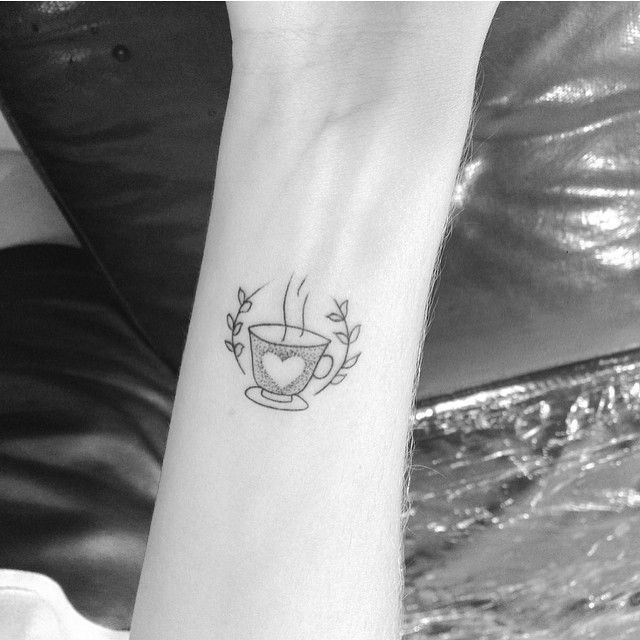 tattoo femenino muy pequeno 53