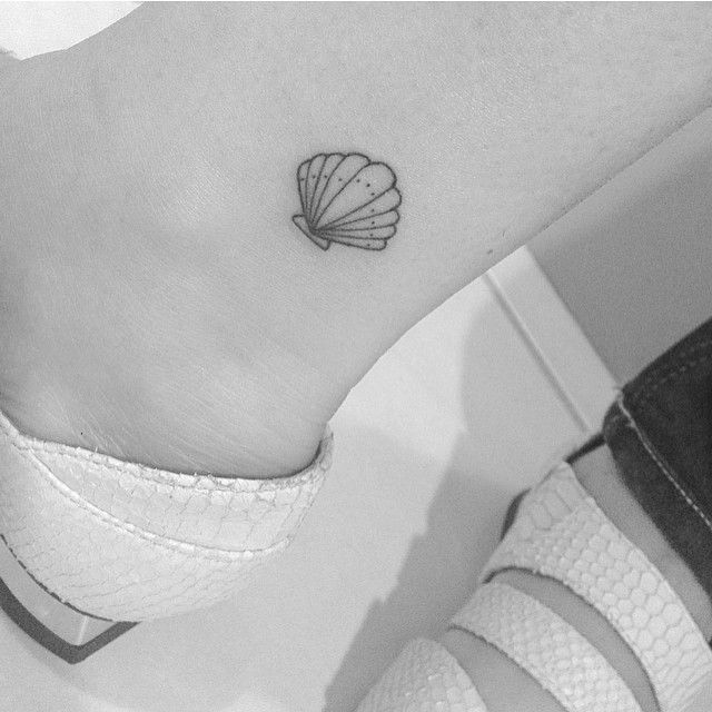 tattoo femenino muy pequeno 54