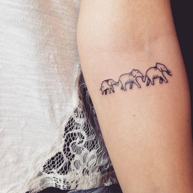 tattoo femenino muy pequeno 55