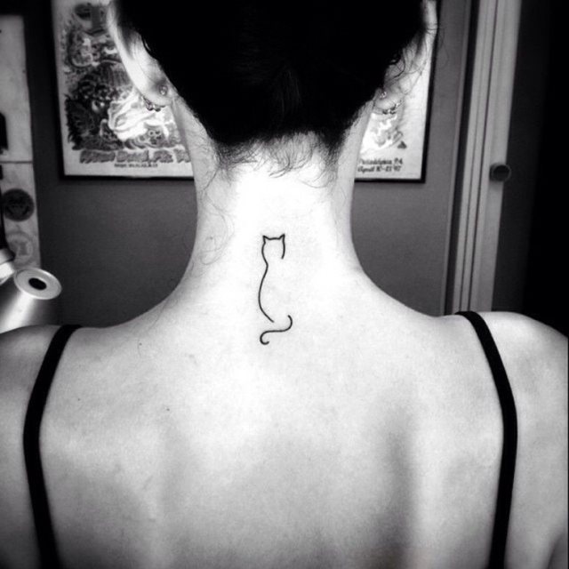 tattoo femenino muy pequeno 65