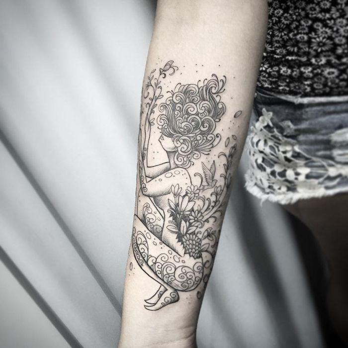tattoo femenino muy pequeno 67
