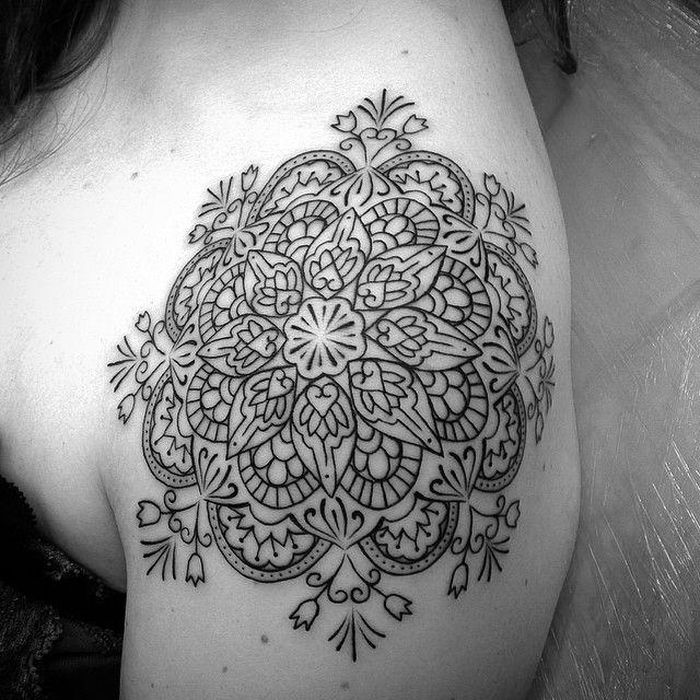 tattoo femenino muy pequeno 74