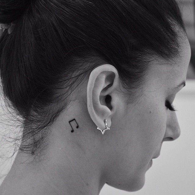 tattoo femenino muy pequeno 80