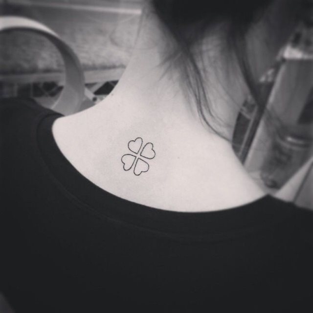 tattoo femenino muy pequeno 84